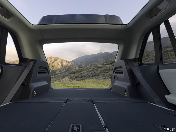 RIVIAN RIVIAN R3 2024款 基本型