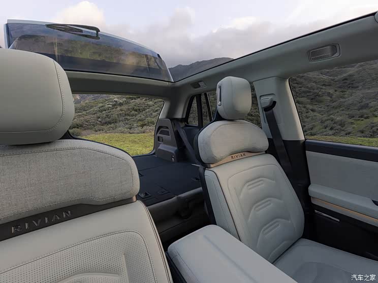 RIVIAN RIVIAN R3 2024款 基本型