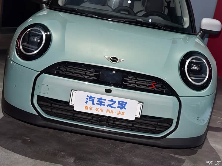 此次率先发布的为三门版车型,从外观上来看,全新mini cooper s燃影骀
