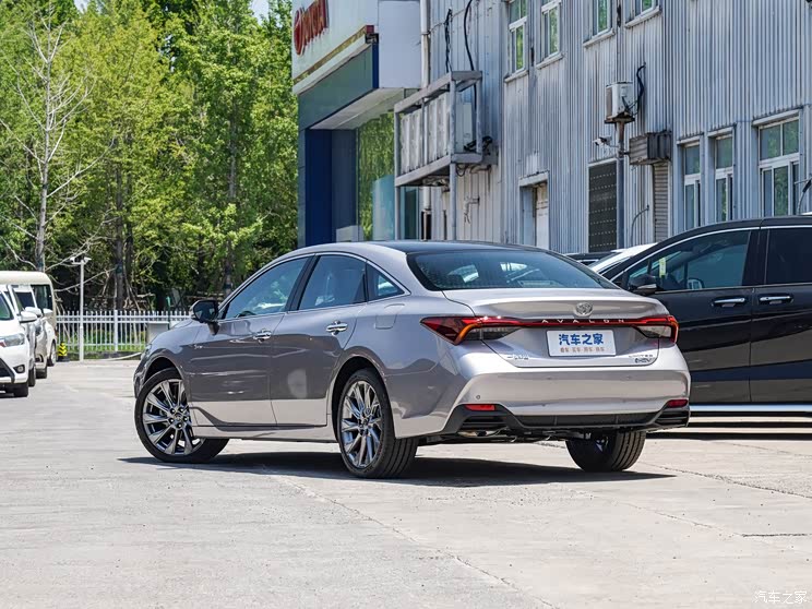 一汽丰田 亚洲龙 2024款 双擎 2.0l limited旗舰版