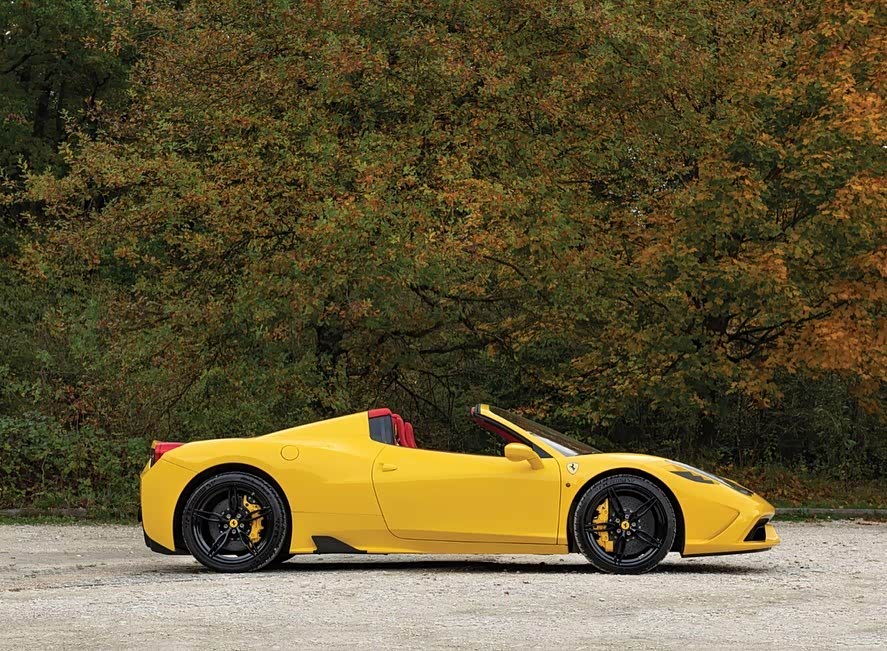 法拉利458 speciale a实车 运动的敞篷造型