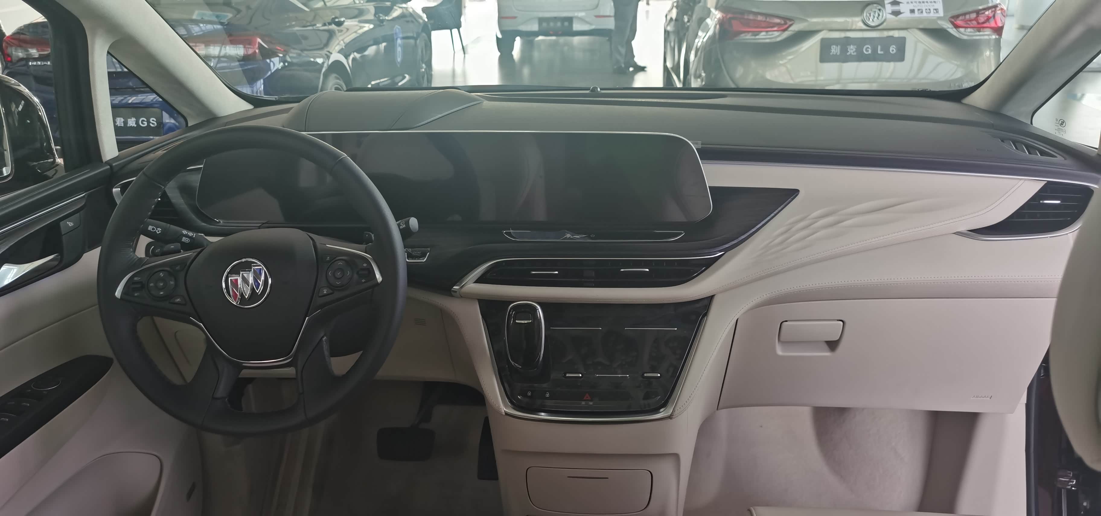 座椅很舒适 新款别克gl8 avenir六座版到店实拍