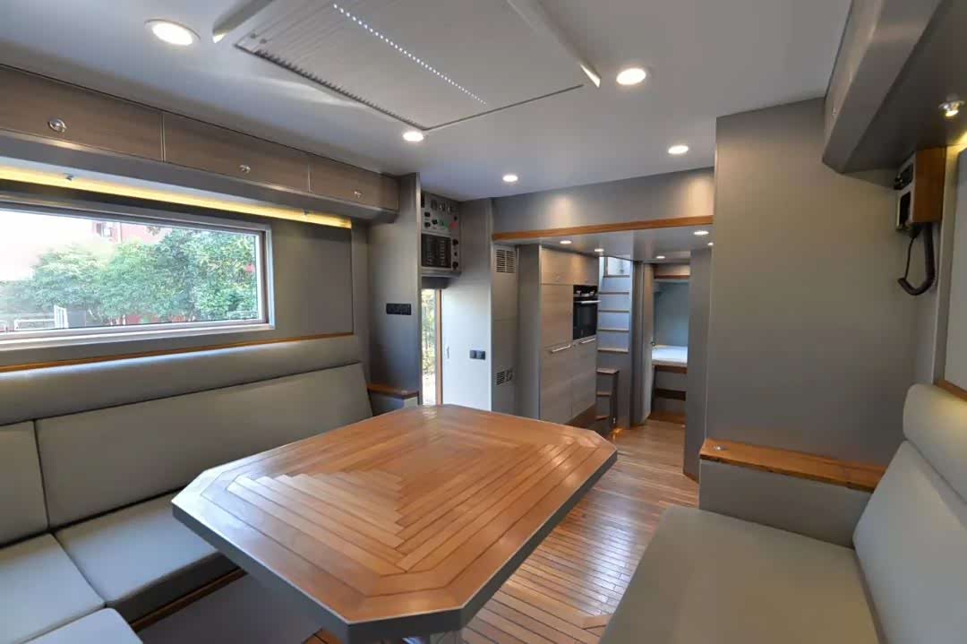 阿莫迪罗-征服者f8x8越野房车!售价998万!