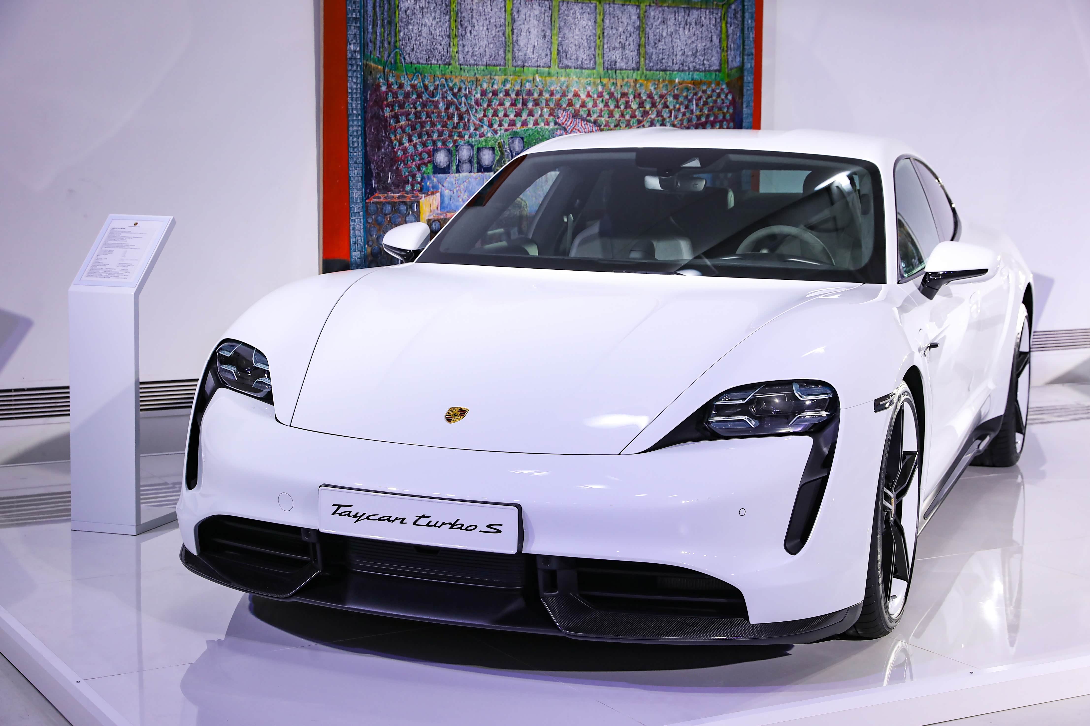 传奇跑车再造跑车传奇静态体验porschetaycan