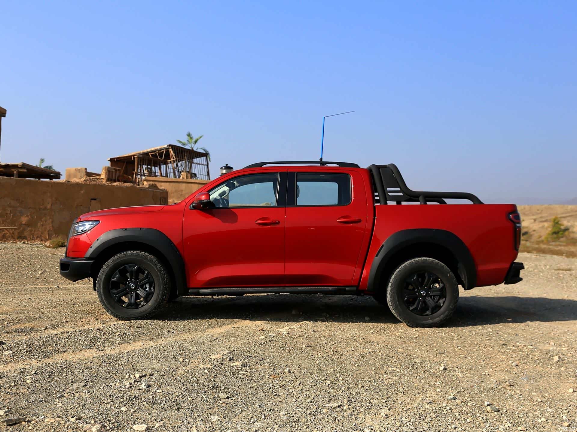 这款皮卡只售1698万起原厂自带越野套件省去后期改装烦恼