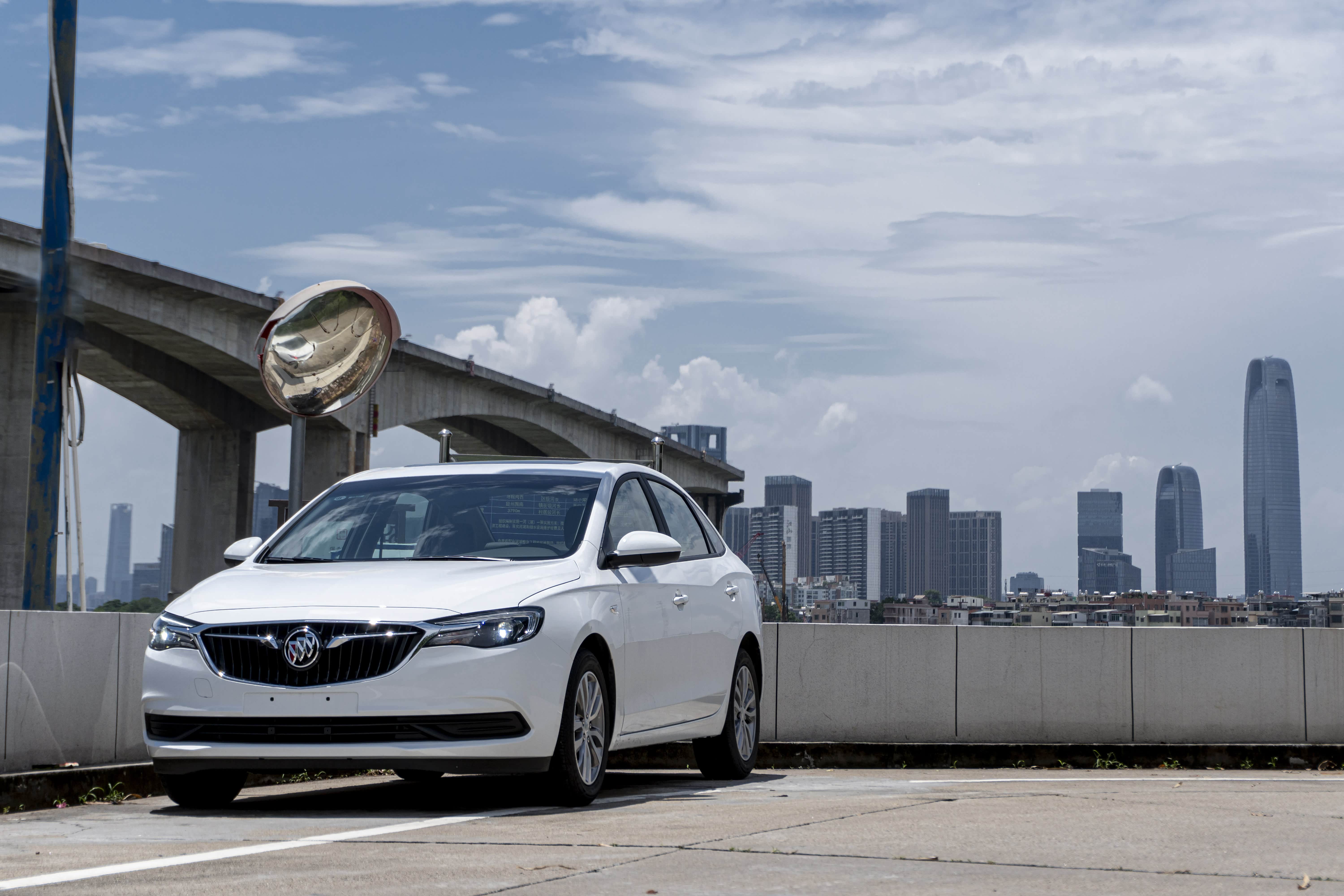 既熟悉又陌生试驾别克英朗18t轻混动