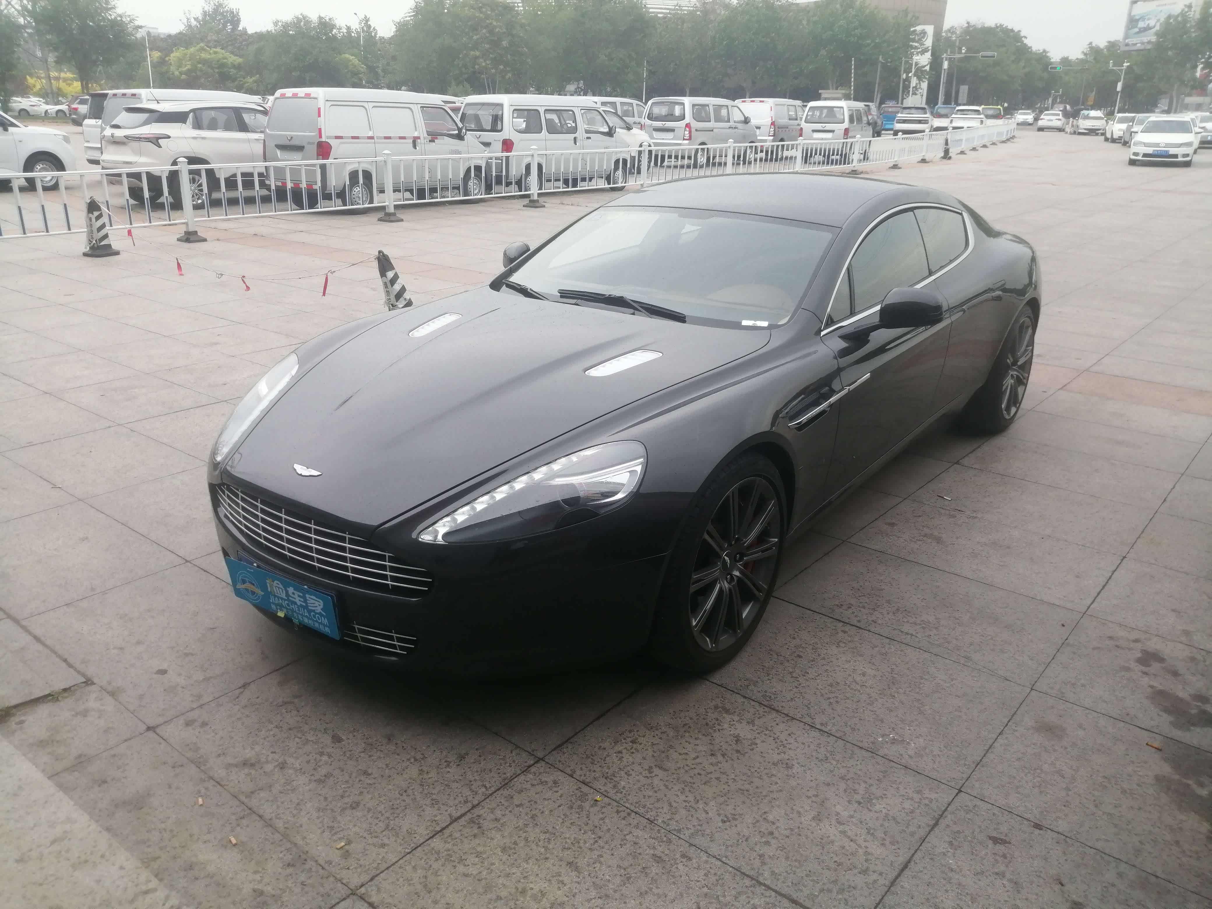 88万的阿斯顿马丁rapide,虽然是v12 不跟你蹦速度只跟你讲品位