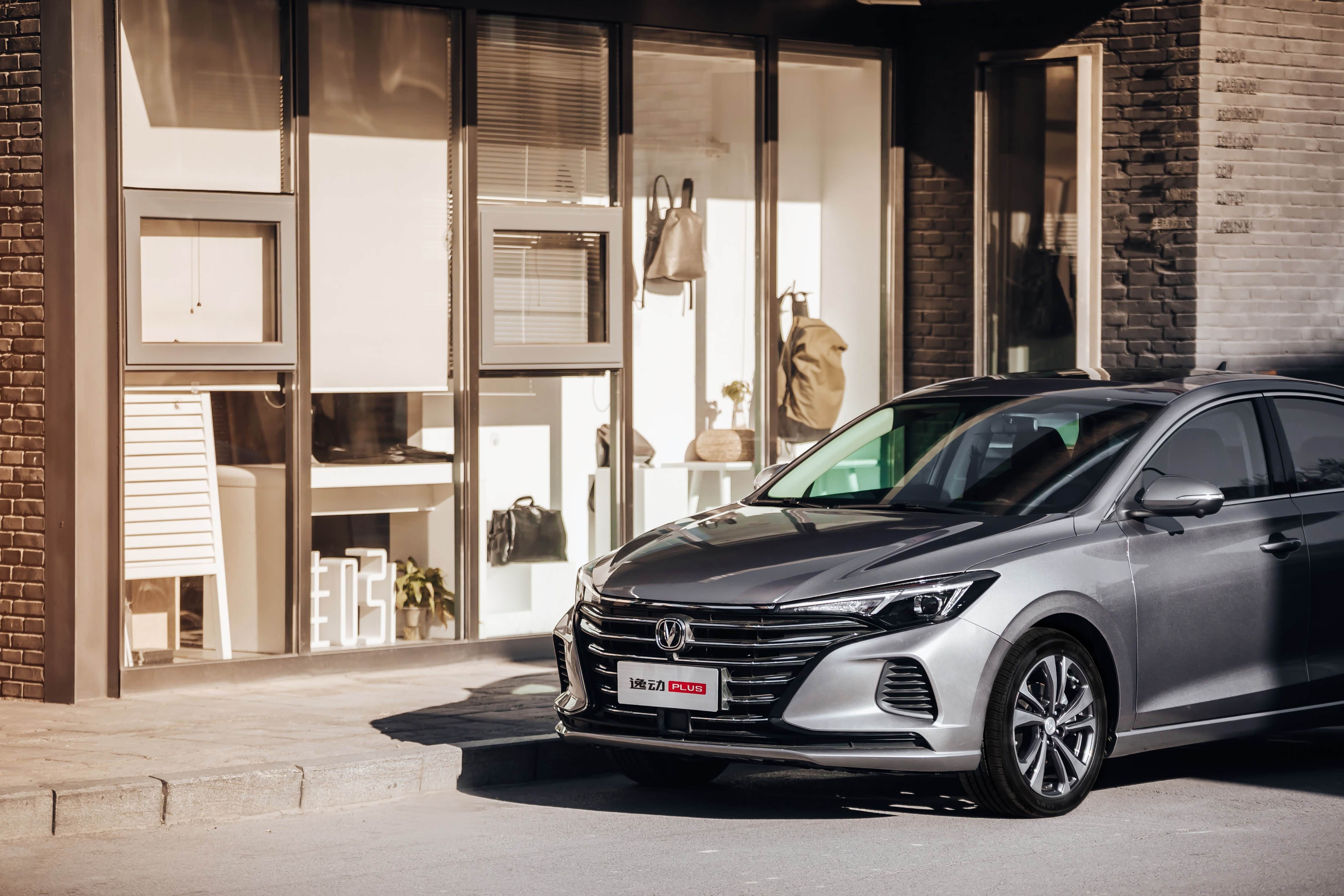 长安逸动2022最新款(长安逸动2022款14t蓝鲸版)