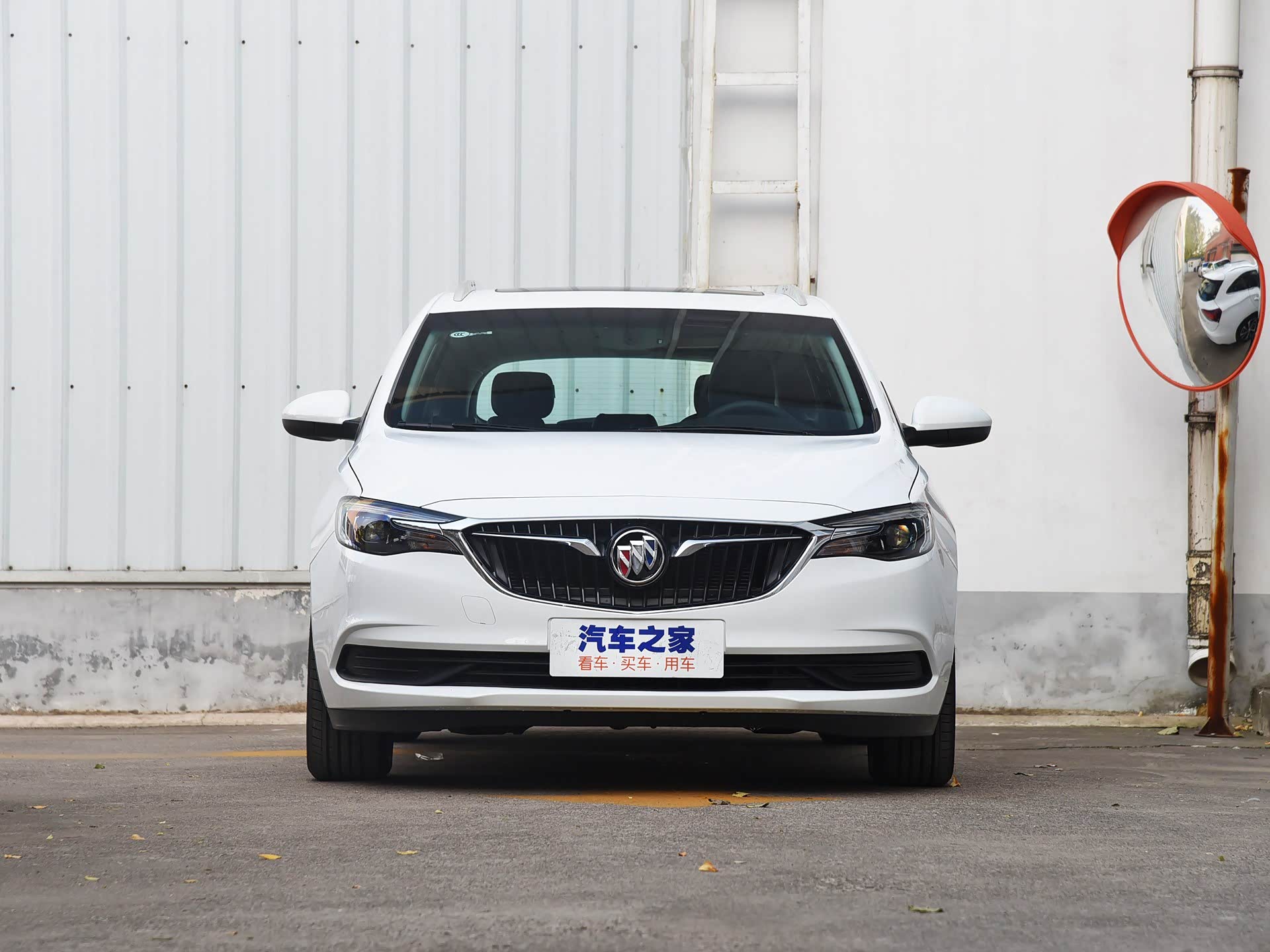 别克阅朗整体设计较小,并不是真正的旅行车