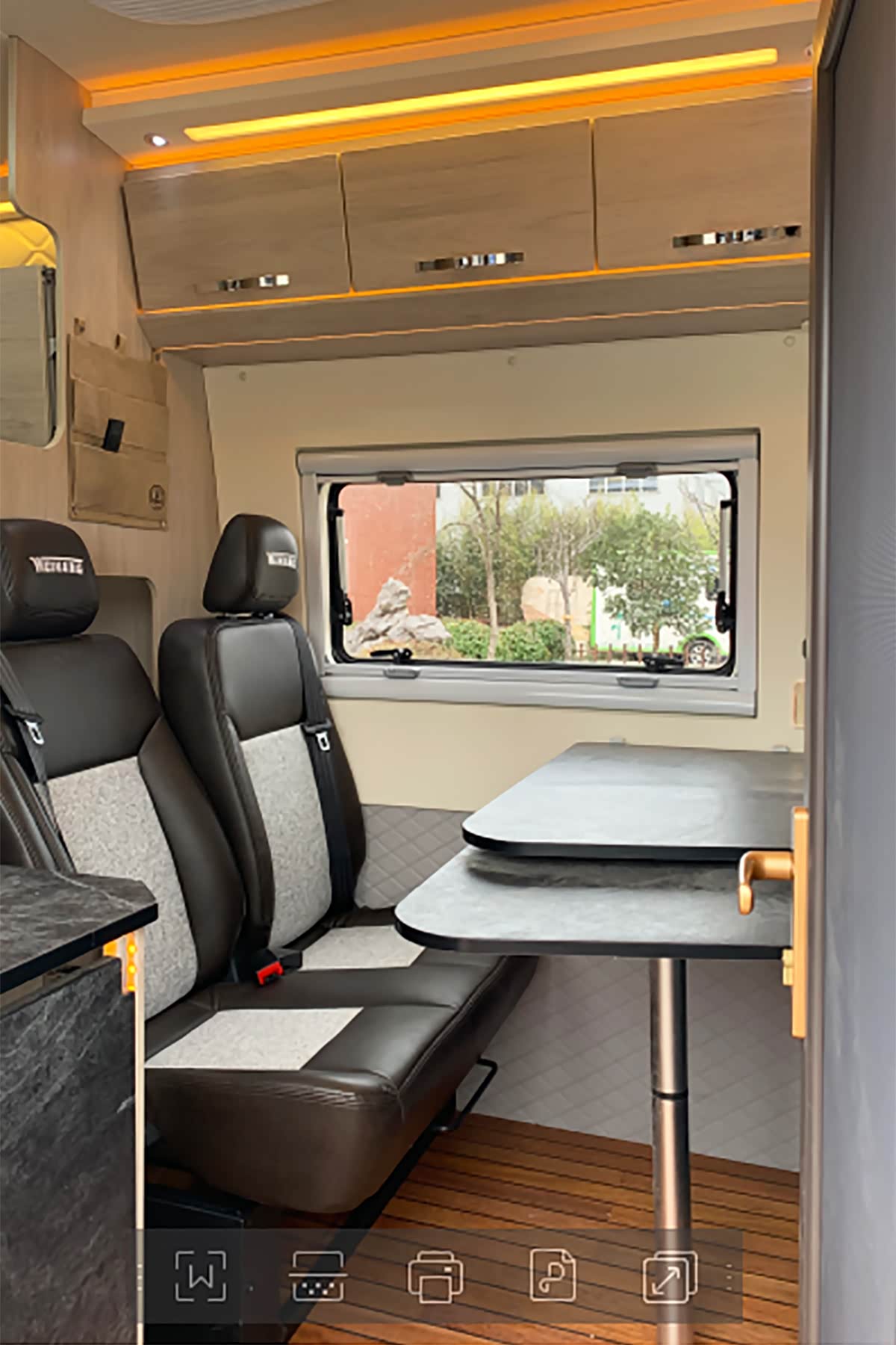 纵置折叠上下床可定制 卫航v90长轴版b型房车下线 起售价35.8万元