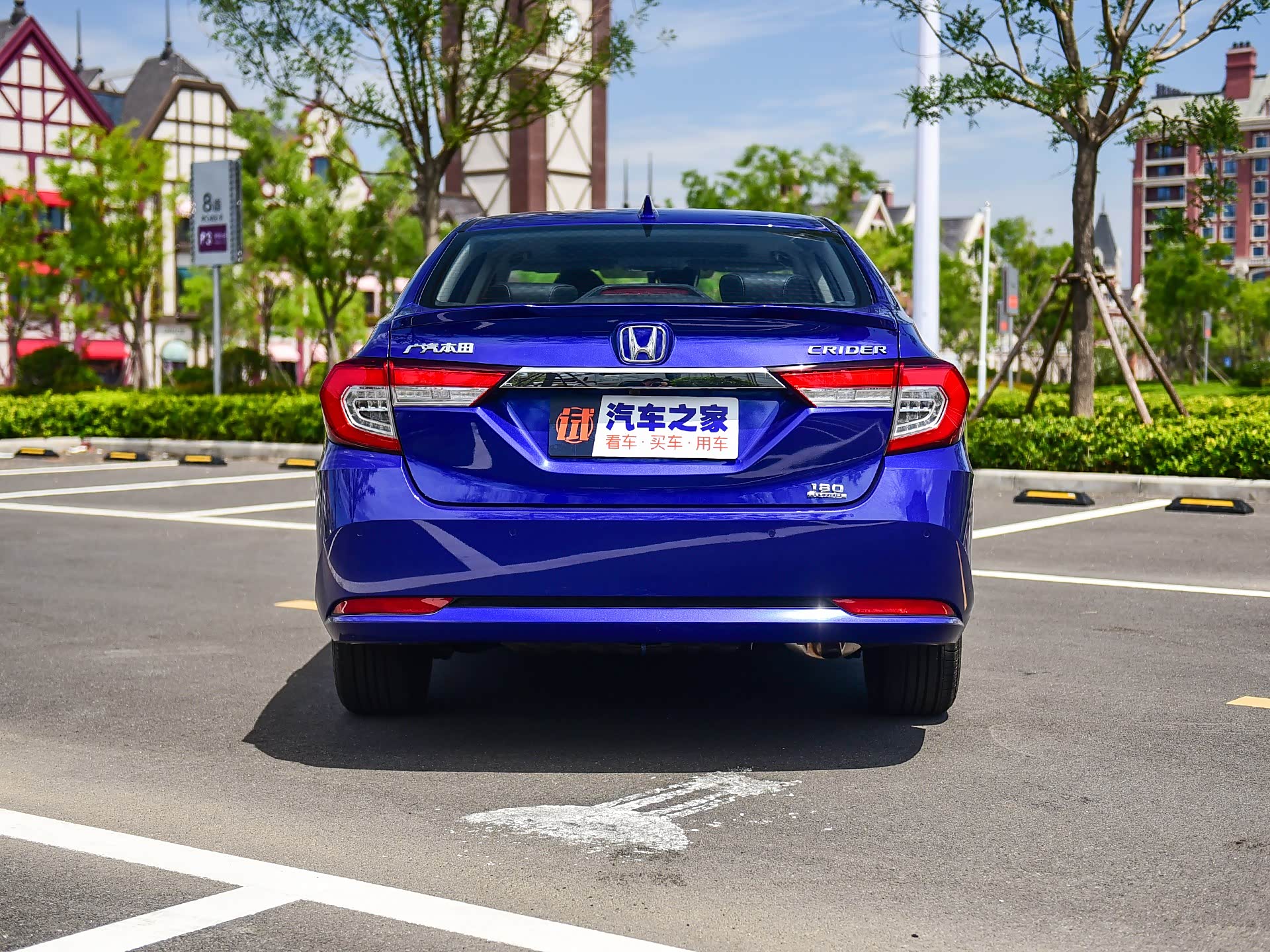 新一代凌派外观时尚,油耗仅4毛,配置满足日常所需