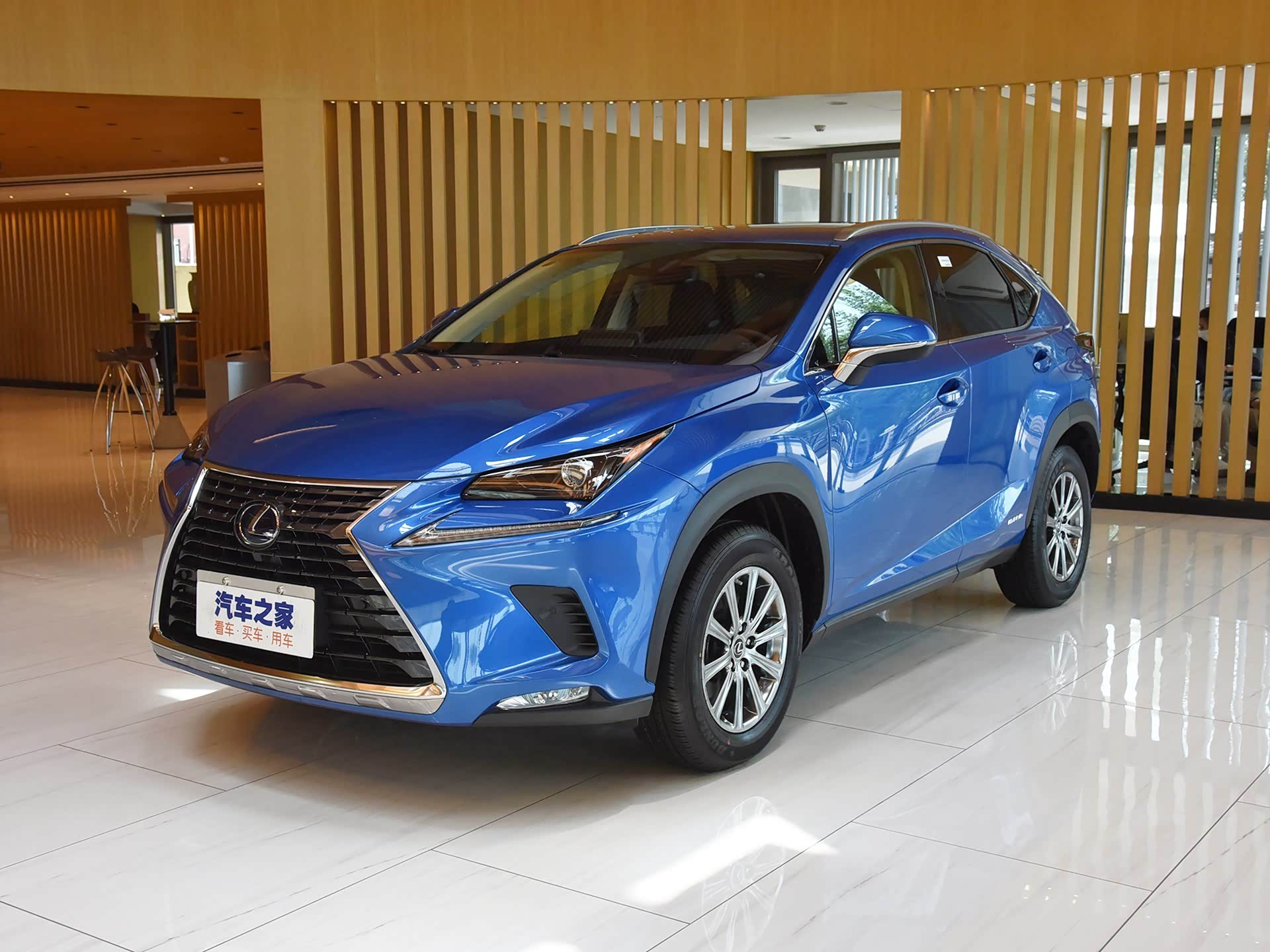 雷克萨斯推两款混动限量版,es 300h/nx 300h限量版上市