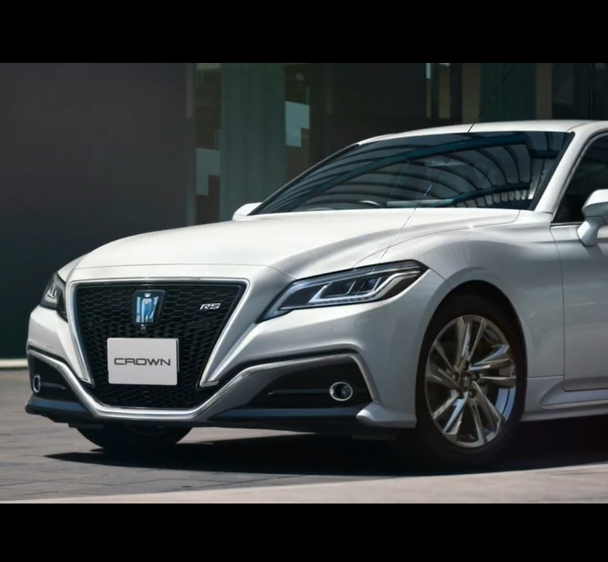 new 2021款的 toyota crown 车型