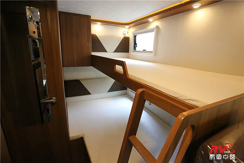 赛德房车2020白鲸纵置子母床版 优惠价45.8万起