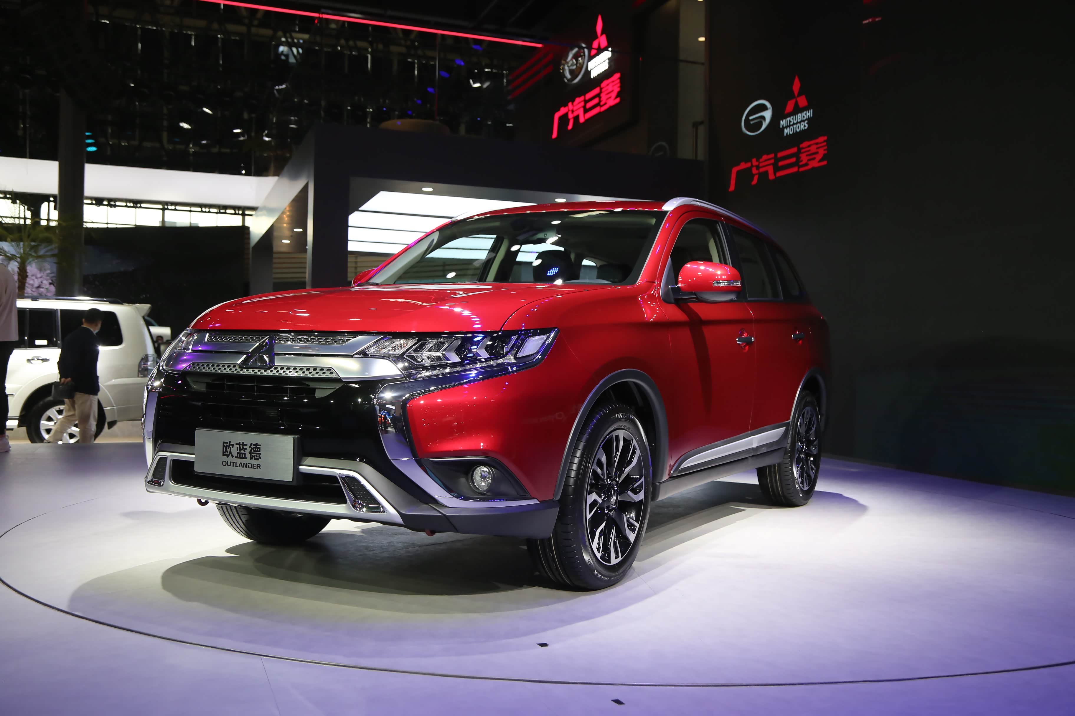 实拍三菱欧蓝德沉睡的王者能否再次驰骋suv的战场呢