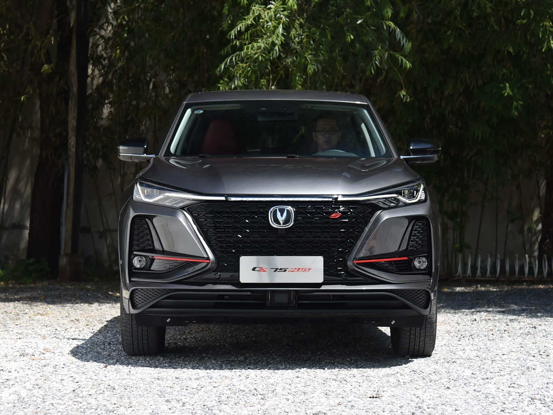 长安cs75 plus绝对算是国产车内外兼修的典范,蓝鲸动力加持.