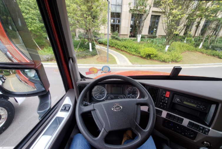 小细节设计很赞发现乘龙t5都会贴工具箱拉索提示