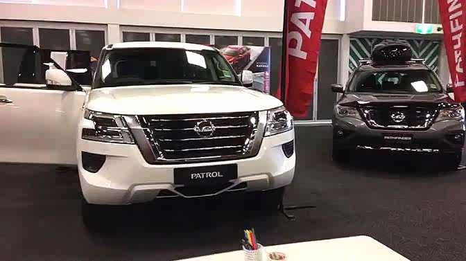 2020款日产途乐v8脱颖而出,车门打开后,给个不心动的理由.