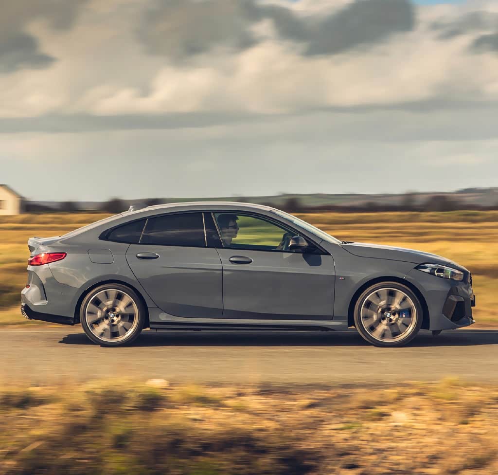 全新宝马m235i三厢豪华钢炮,看着真虎实呀!