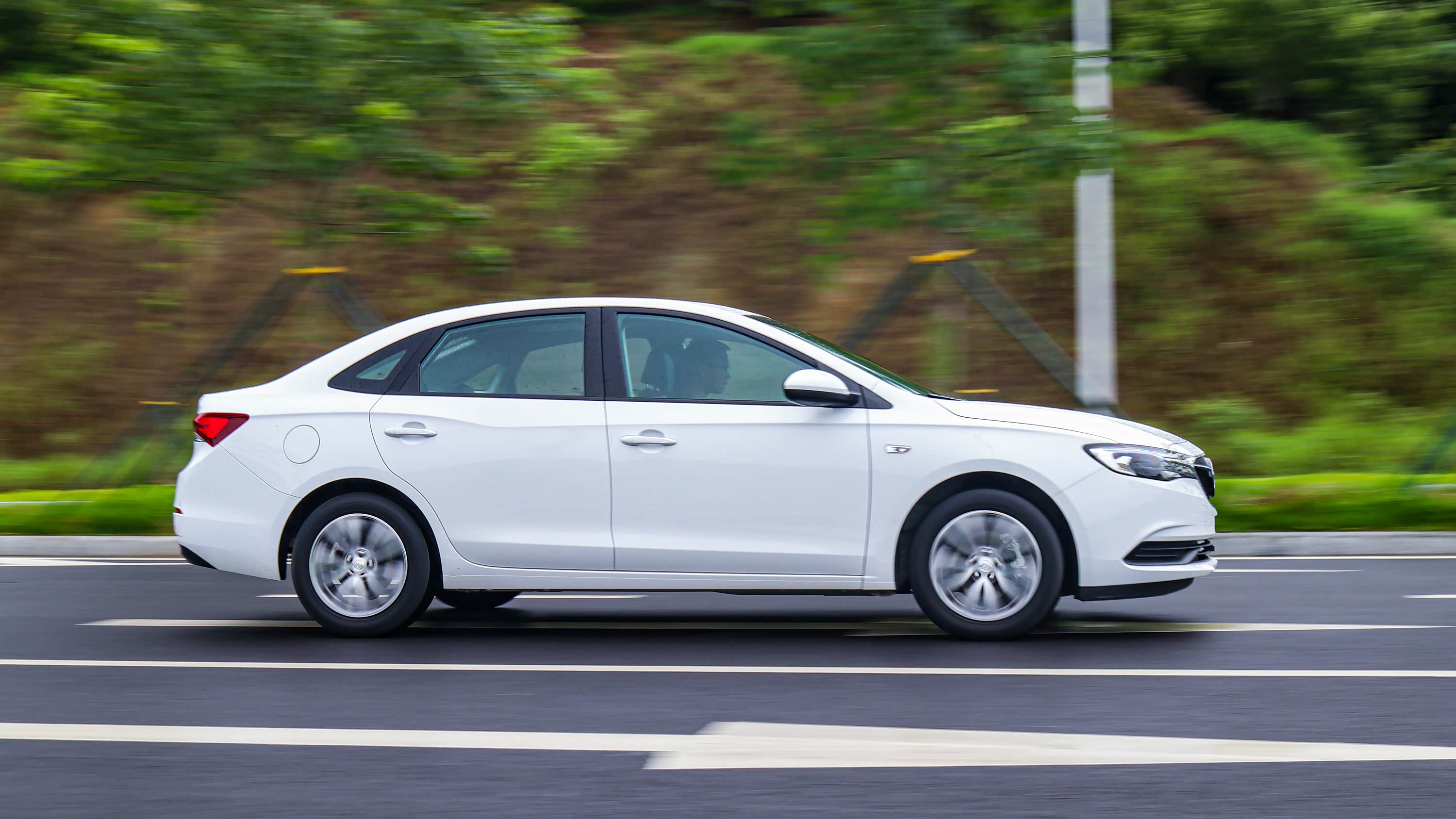 开了48v轻混"外挂"的别克英朗,开起来怎么样?