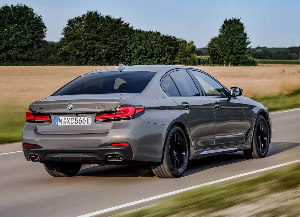 宝马545e xdrive phev加速百公里/小时仅4.7秒