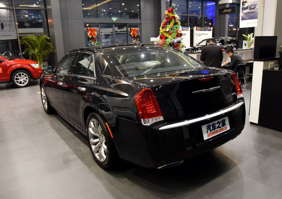 如今裸车价才31万 克莱斯勒车型 价格跌至冰点!