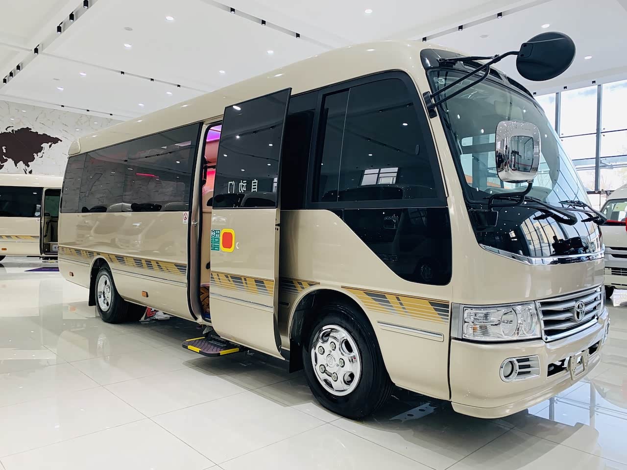 丰田考斯特低调而不失内涵,成功人士的绝佳选择!