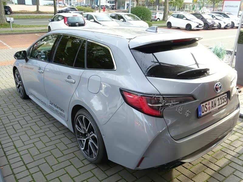 丰田卡罗拉旅行版,水泥灰涂装非常有运动范,爱了爱了