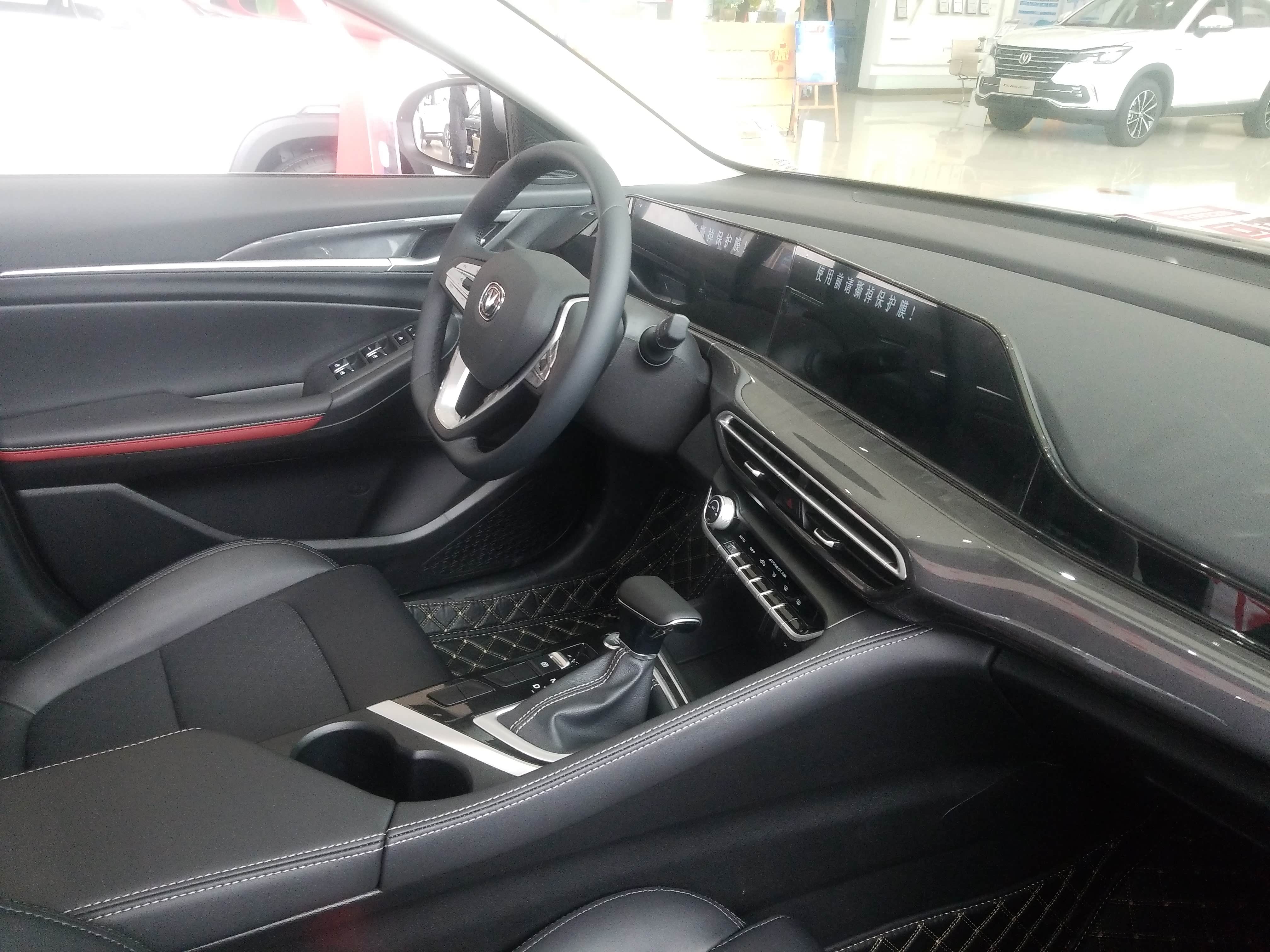 2020款长安逸动plus到店实拍,灰色涂装很大气,内饰科技感十足