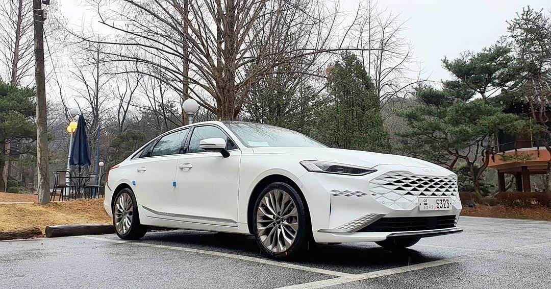 全新起亚k8实车 富有韩系设计感的运动轿车