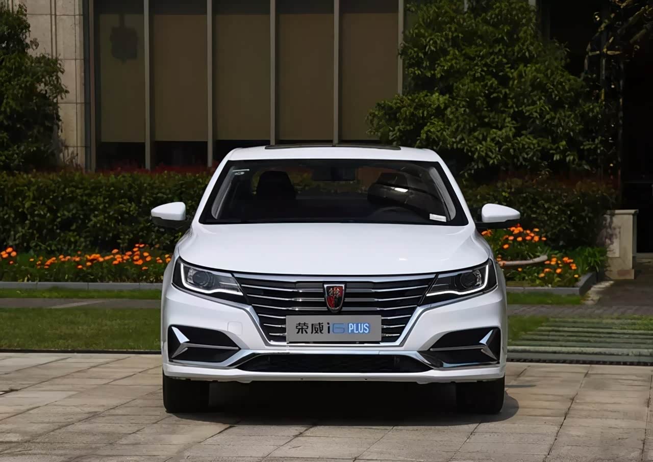 上汽荣威i6plus家用车性价比首选