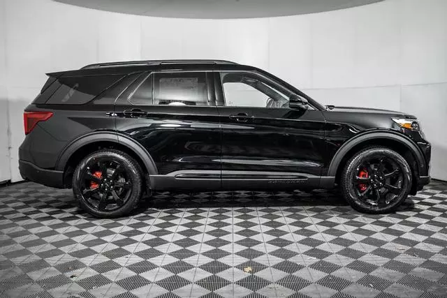 全新福特探险者st,黑武士,霸气又运动的造型带来很强的性能范