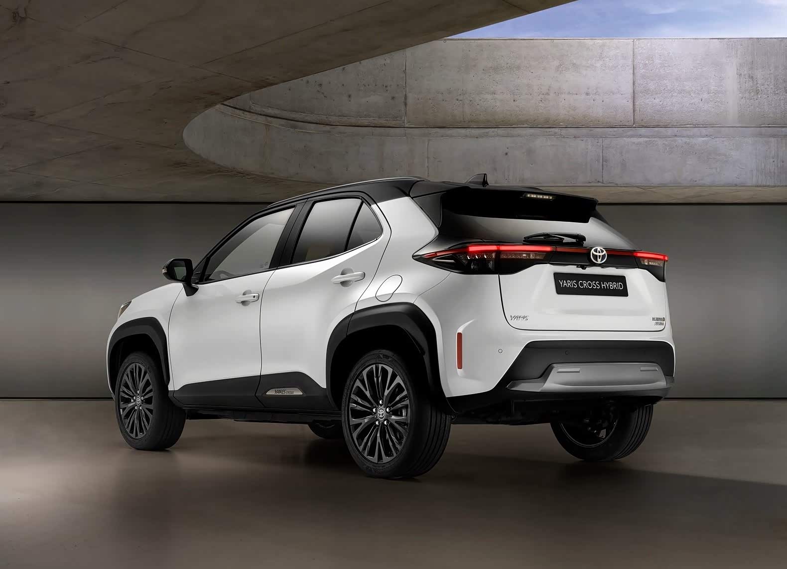 都市潮男全新丰田yariscross正式发布