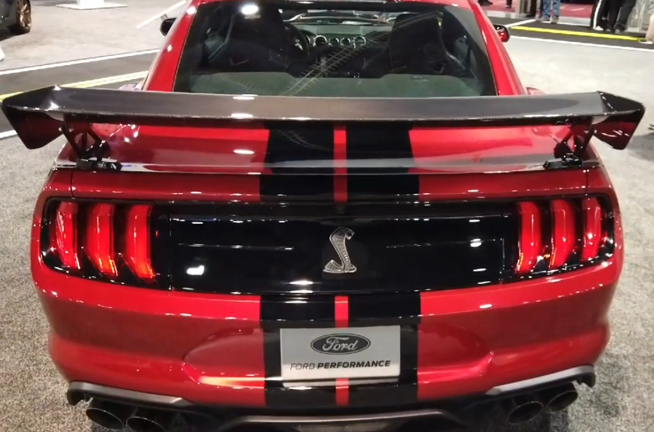 像这种大尾翼,装载全新福特野马谢尔比gt500身上刚刚好!