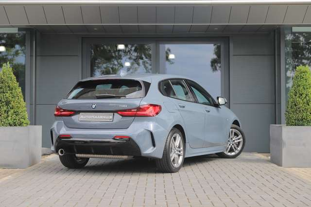 全新宝马1系两厢版,水泥灰涂装,运动感强烈