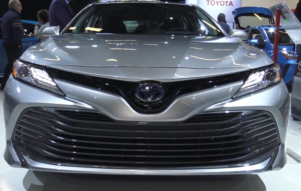 这种前大灯的造型很有魅力,全新丰田 camry hybrid xle