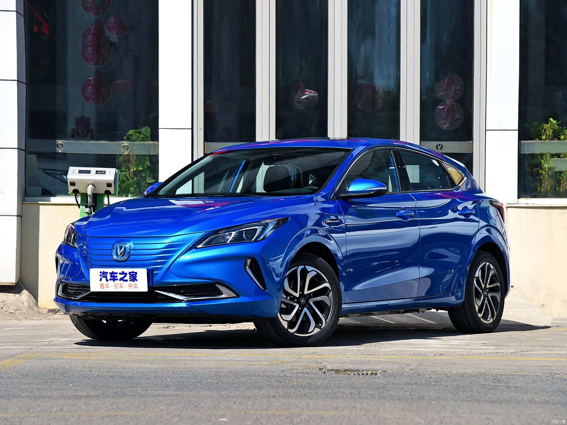 纯电轿车里的型男,长安逸动et满足日常所需,还有黑科技加持