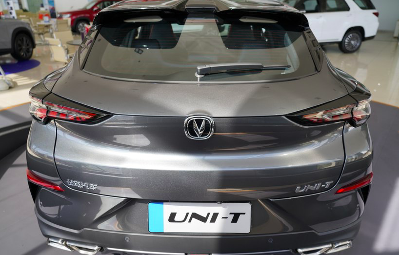 到店实拍2020款长安uni-t!星际灰色车身很耐看,售11.39万元起