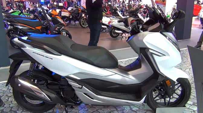 本田踏板车forza250全方位展示,给我一个不买的理由.