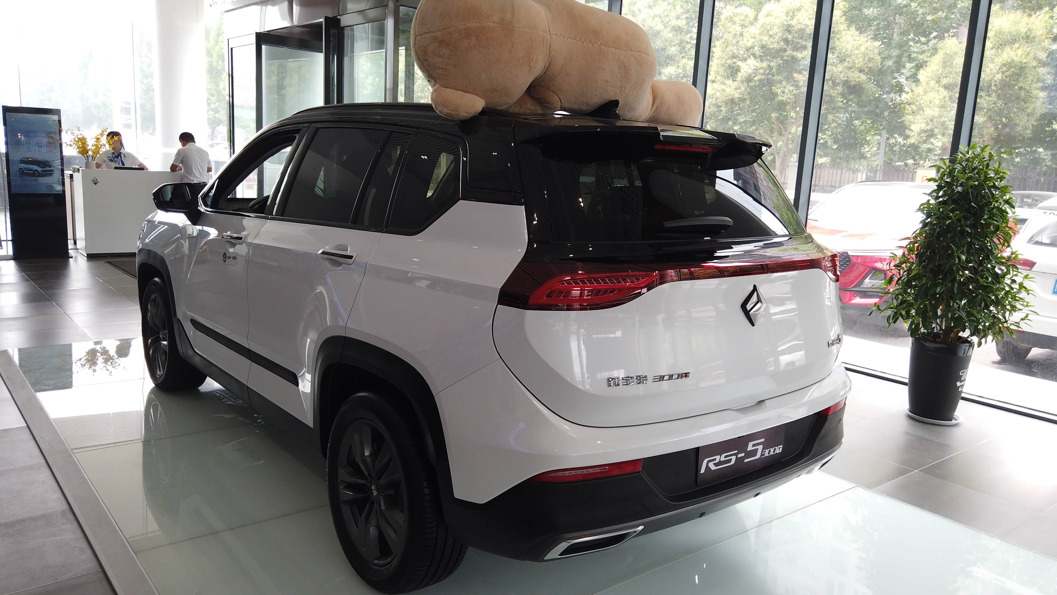 【到店实拍】动力更强 配置更高 新宝骏rs-5 2020款300t已到店