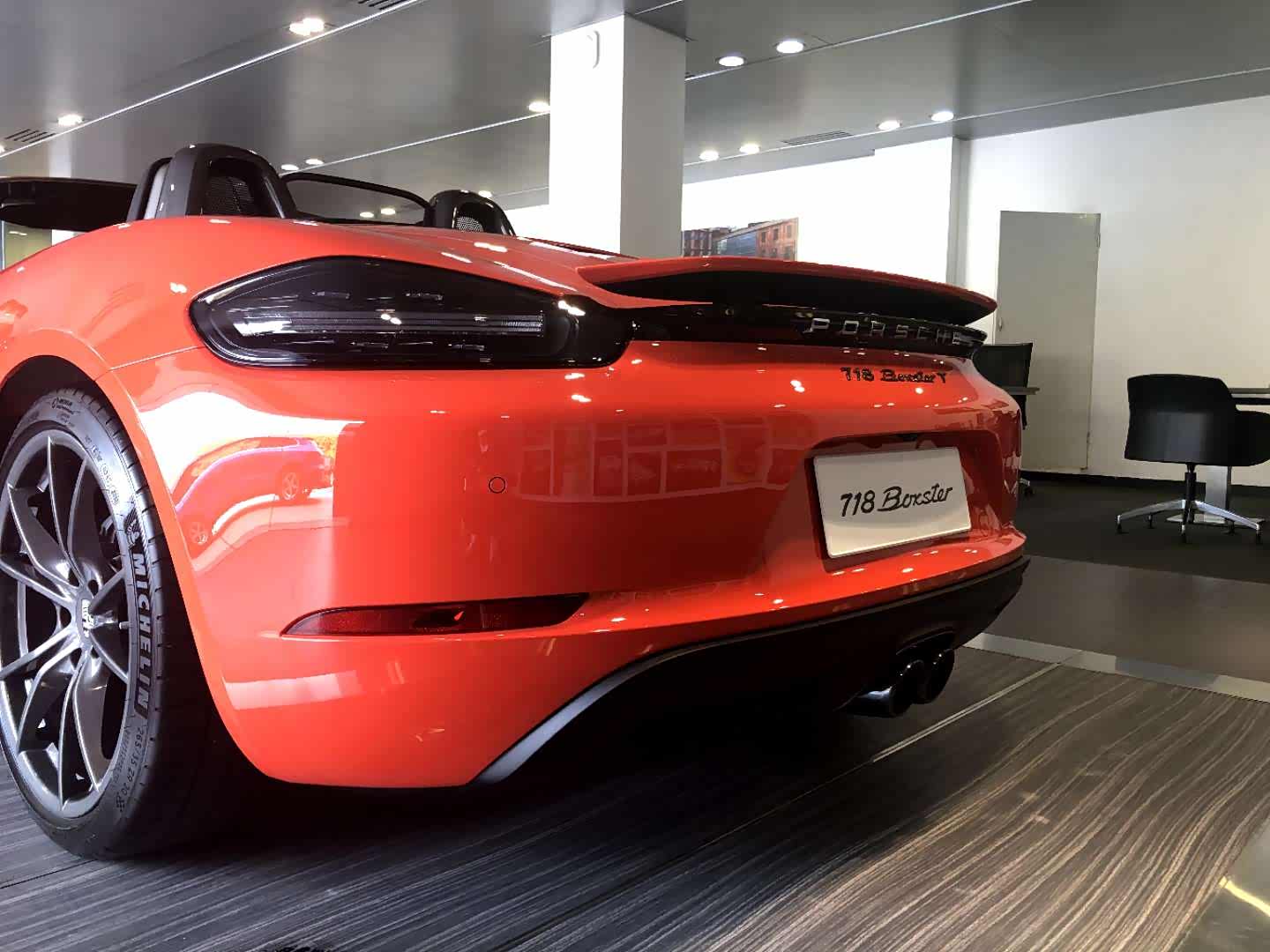 【到店实拍】拉风敞篷 青岛实拍2019款保时捷 718 boxster t