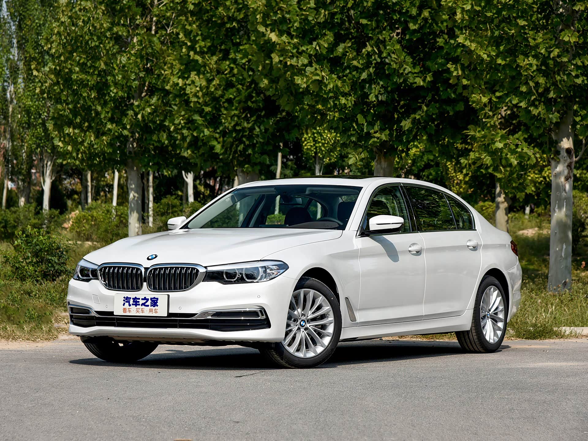 官方指导价:42.69万元-54.99万元 2020款宝马5系新车到店