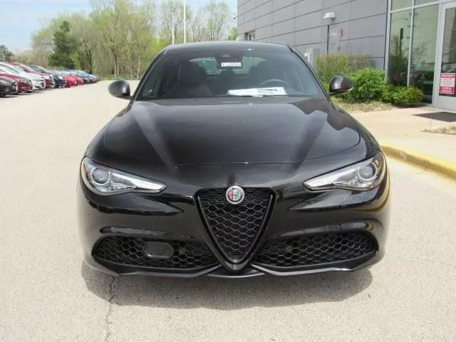 阿尔法罗密欧giulia,黑武士,非常帅气,"都说颜值上牌就毁了"