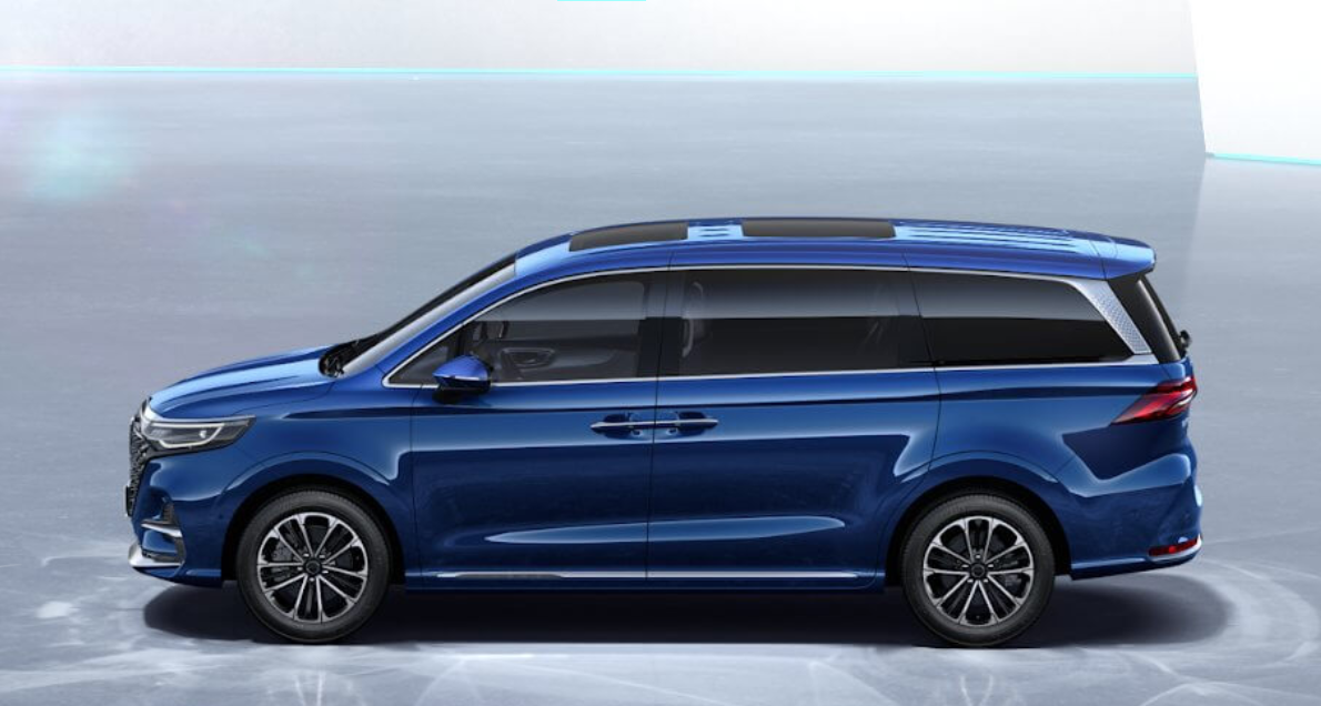 最凶悍保姆车荣威imax8上市 售18.88万元起