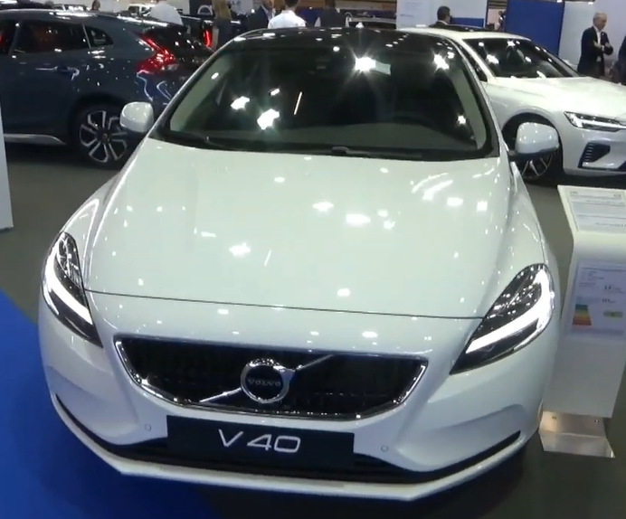 2020款的 volvo品牌 v40 signature edition车型!