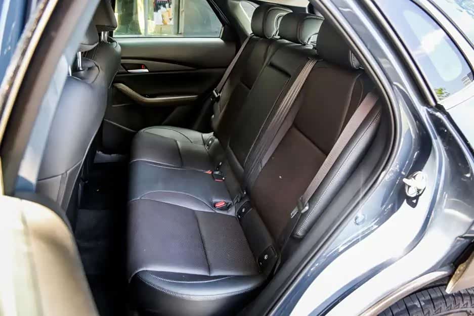 依然还是从前那个少年静态体验长安马自达cx30