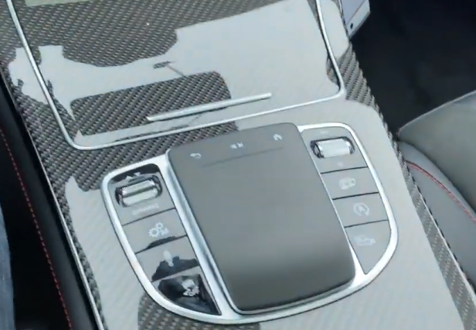 2020款 奔驰 glc 43 amg coupé,触摸板功能展示