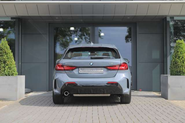 全新宝马1系两厢版,水泥灰涂装,运动感强烈