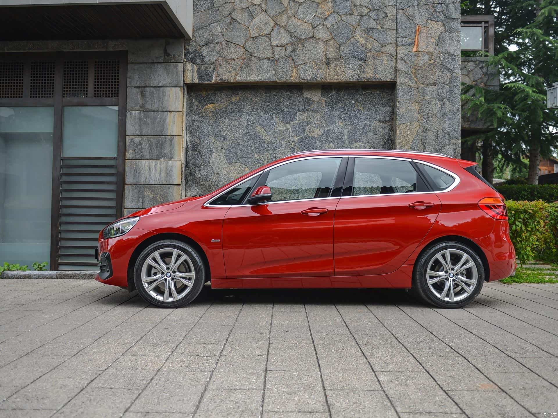 宝马最便宜旅行车颜值剧增:内饰焕然一新