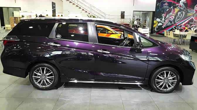 实拍本田飞度"加长版",实用性更强,感觉如何